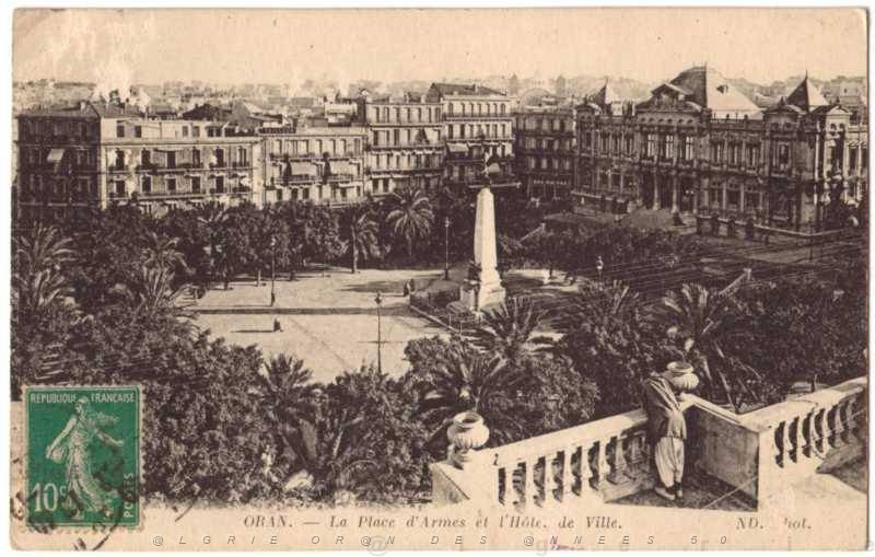 037  SERIE ORAN  DEPUIS LE THEATRE VUE SUR LA PLACE D ARMES ET LA MAIRIE.JPG